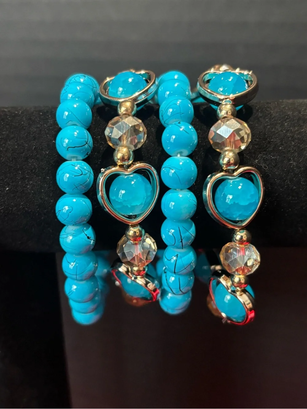GORGEOUS TURQUOISE GLASS BEADED BRACELETS WITH LINDA HEART ACCENTS 4 PC SET